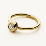 MINI HOOP - 18 karat guld med en diamant