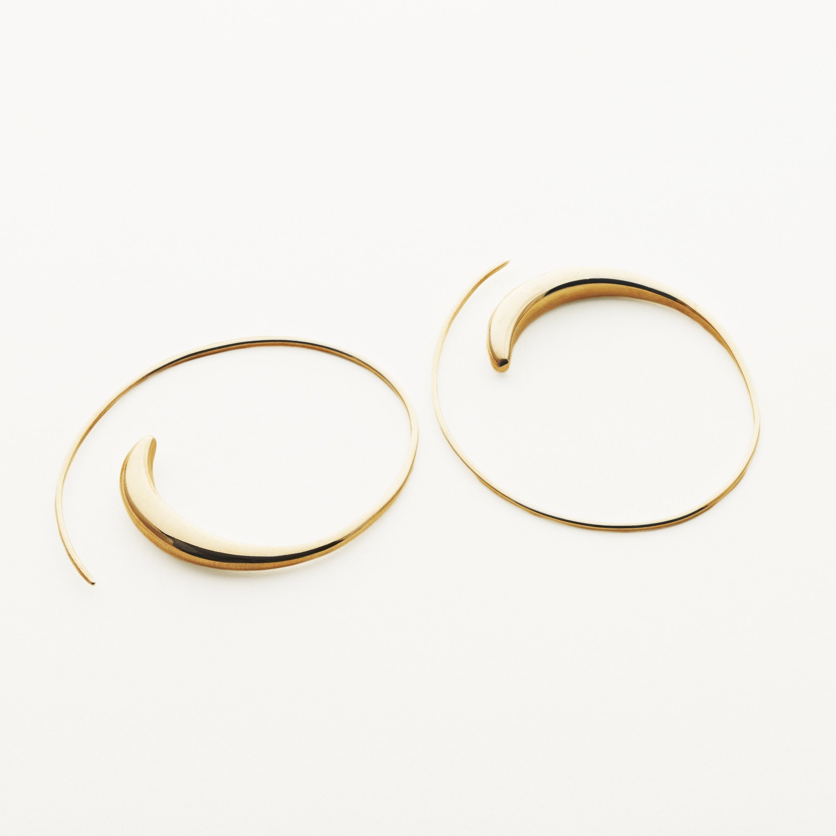 STORE ASYMMETRISKE HOOPS - forgyldt sølv