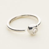 MINI HOOP - sølv med én diamant