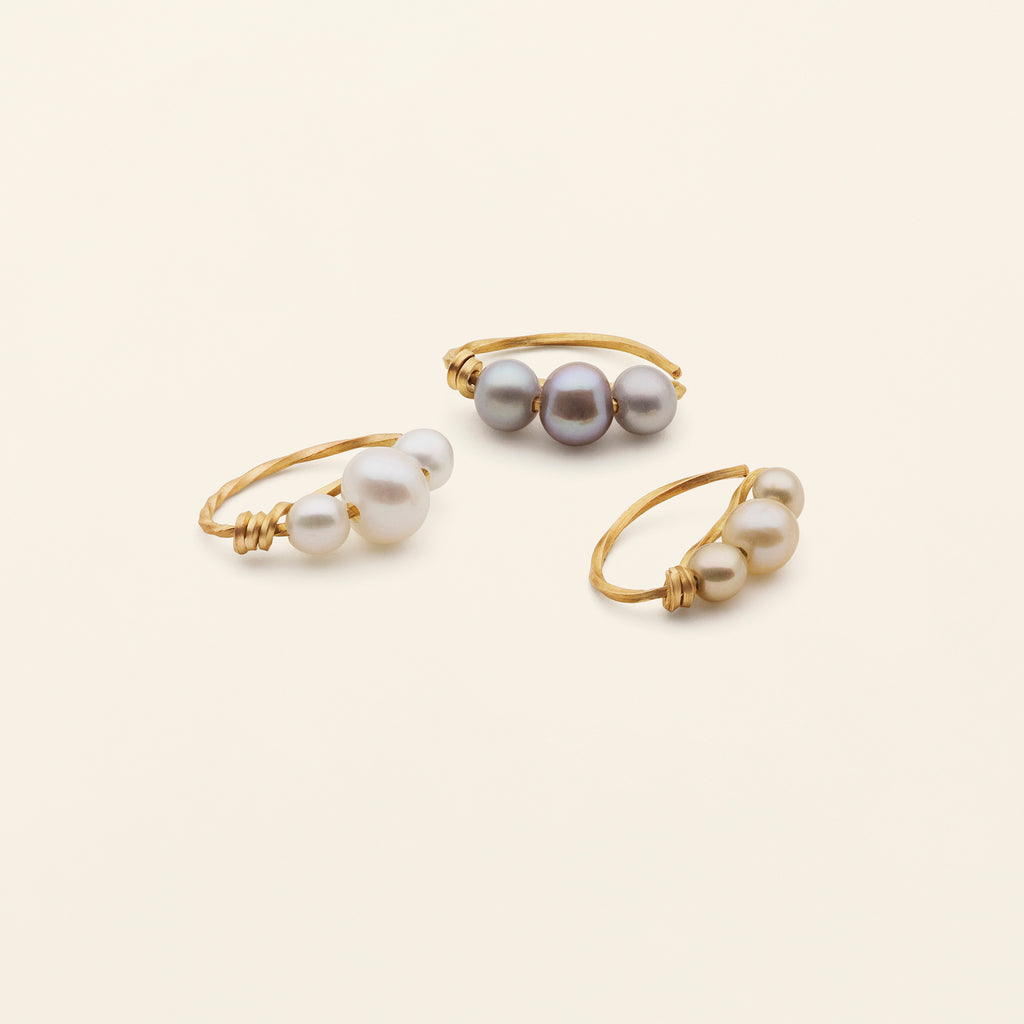 3 PEARL MINIHOOP-18K gold