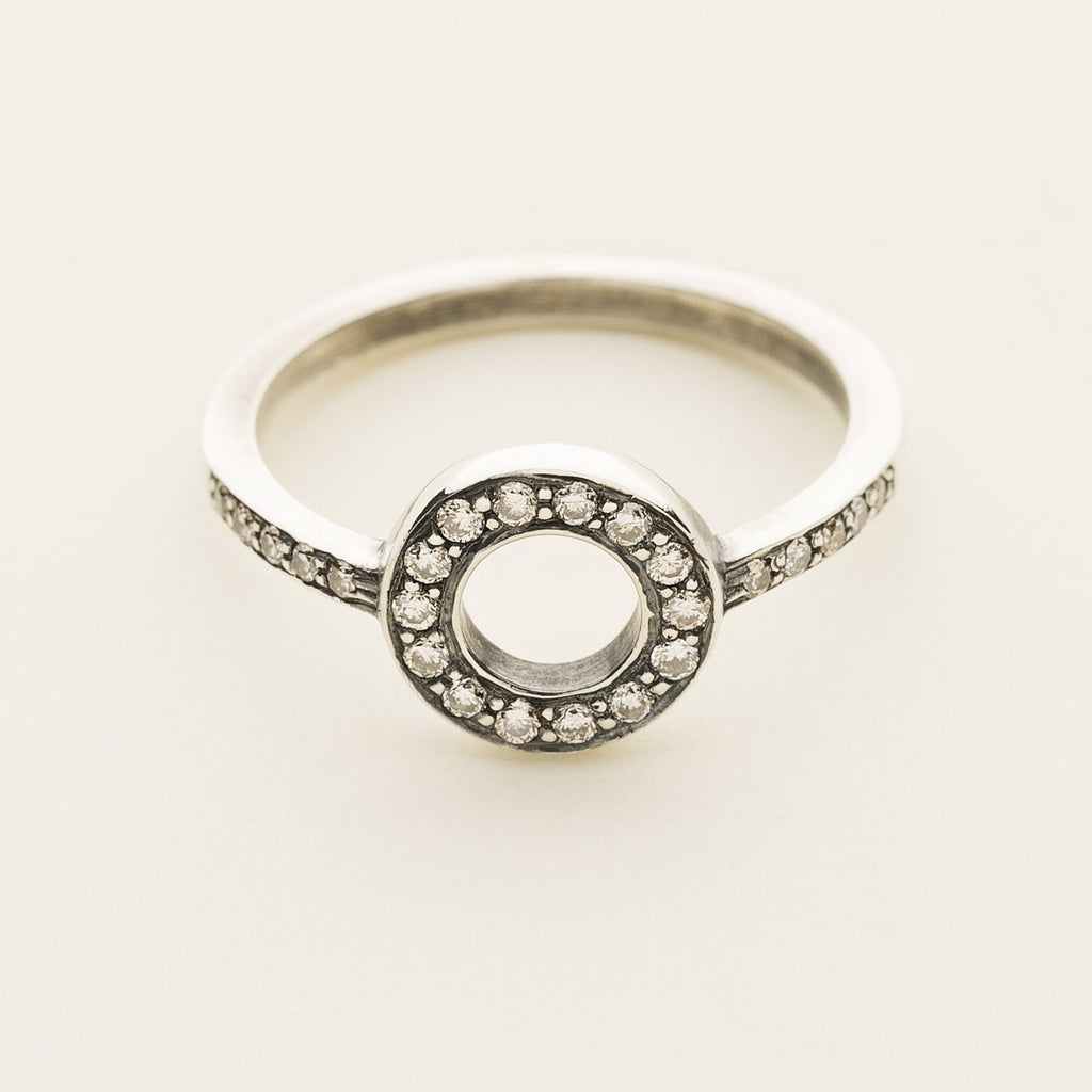 CIRCLE RING - silver with diamonds